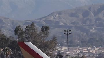 El avión en el que fueron evacuados los estadounidenses que se encontraban en Wuhan, China, entre ellos, el niño recién trasladado al hospital.