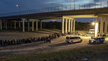 Solicitantes de asilo en la frontera.