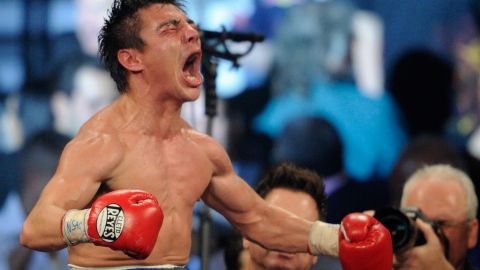 "Travieso" celebra su victoria sobre el puertorriqueño Wilfredo Vázquez en mayo de 2011.