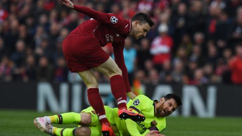 Una de las jugadas en las que el escocés sometió al argentino en la semifinal de vuelta de la Champions League 2018-19.