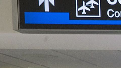 Pasajeros en el control de seguridad del aeropuerto de Miami.