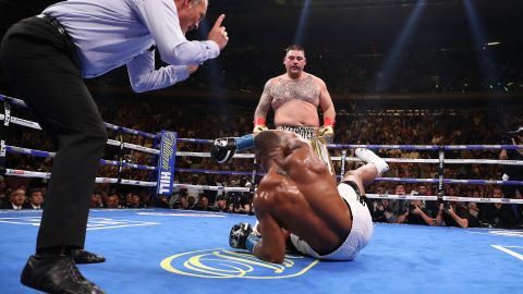 Ésta es la imagen de la proeza de Andy Ruiz contra Anthony Joshua.