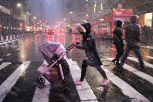 Alerta en Nueva York por tormenta de nieve, lluvia y vientos jueves y viernes