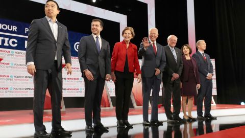 Los participantes en el debate demócrata en Los Ángeles.