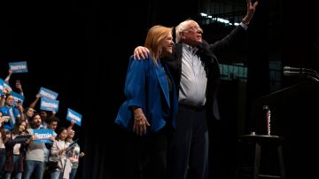 Bernie Sanders celebra su victoria en Nevada.