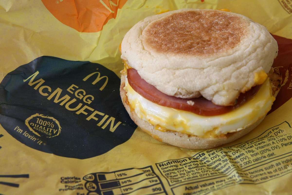 McDonald´s: celebra 50 años de su clásico “Egg McMuffin” para el desayuno,  por solo 63 centavos está semana - El Diario NY