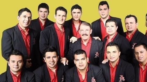 La Arrolladora Banda Limón de René Camacho.