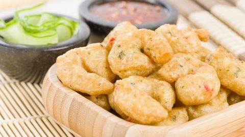 Camarones capeados con mezcla de cerveza.