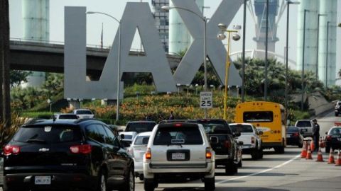 La lucha de los trabajadores del aeropuerto es por salarios justos y prestaciones.