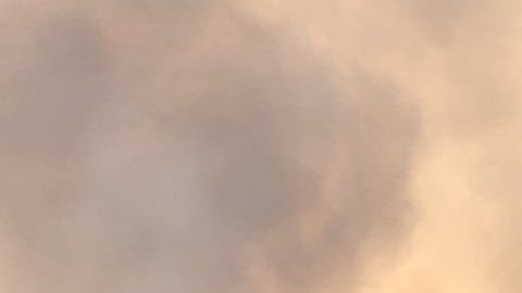 Incendio se extiende rápidamente en Riverside, al este de Los Ángeles.