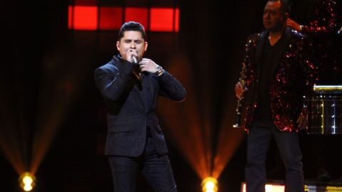 Larry Hernández.