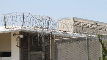 El condado de Los Ángeles opera el mayor sistema de justicia juvenil del país. Incluye tres centros de detención juvenil, entre ellos Los Padrinos, en Downey, y 13 campos de libertad condicional.