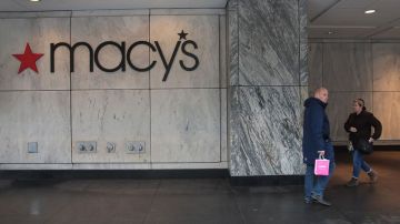 La cadena de tiendas Macy's se reestructura, pero despedirá al menos a casi 1000 trabajadores en San Francisco.