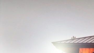 Tanto compradores como vendedores de mansiones aprovechan las bajas tasas hipotecarias.