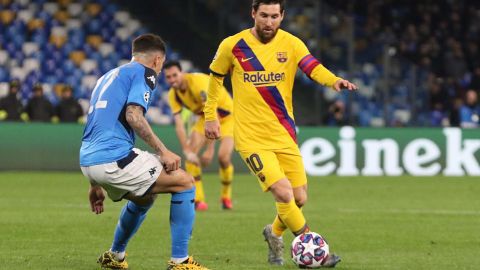 El Barça rescató el empate del Estadio San Paolo.