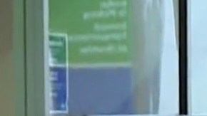 La pareja tuvo que dejar el avión.