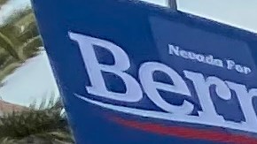 El precandidato demócrata Bernie Sanders encabeza la marcha hispana en Las Vegas.