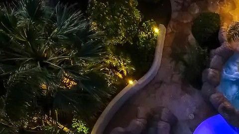 Piscina con río de The Pool House en Scottsdale, Arizona.