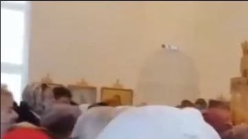 Según el religioso, la gente no tiene problema de que lleve a cabo este acto.