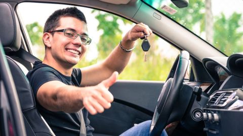 Cuando los concesionarios quieren deshacerse de su inventario, ellos rematan los autos