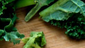 Los aguacates son un potente antioxidante que sirve como un complemento estético para combatir los radicales libres y el envejecimiento prematuro.