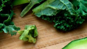 Los aguacates son un potente antioxidante que sirve como un complemento estético para combatir los radicales libres y el envejecimiento prematuro.