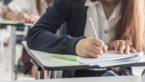 La joven es símbolo de superación.