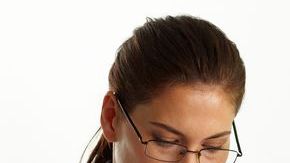 A los que llevan las hojas blancas, sí los atienden.