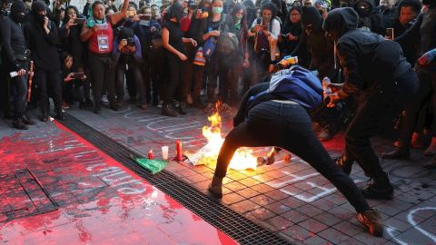 VIDEO: Feministas acusan a AMLO de insensibilidad frente a asesinatos de Mujeres