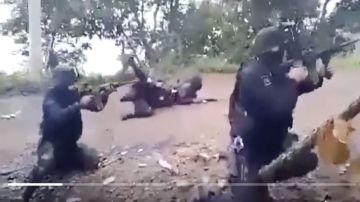 VIDEO: Policías se enfrentan a narcos, así fue la impresionante balacera en Michoacán