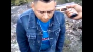 VIDEO: Sicarios interrogan a joven a punta de balazos hasta darle el tiro de gracia