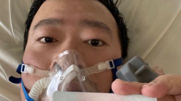Li Wenliang publicó en las redes sociales una foto suya desde su cama en el hospital el 31 de enero. Al día siguiente fue diagnosticado con coronavirus.