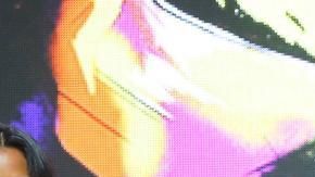 Navarrete (izq) amenaza con fulminar al asiático.