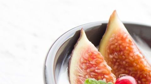 El yogur es una excelente adición en tu dieta saludable por sus nutrientes y beneficios a la salud.