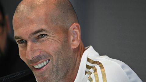 GRAF3876 MADRID, 31/8/2019.- El técnico francés del Real Madrid, Zinedine Zidane, durante la rueda de prensa que ofreció tras el entrenamiento realizado este sábado en la ciudad deportiva de Valdebebas, en la víspera del partido de Liga que disputan mañana contra el Villarreal en el estadio de La Cerámica de la localidad castellonense. EFE/Fernando Villar