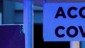 Un enfermo de coronavirus es transportado a un hospital en Italia.