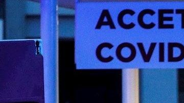 Un enfermo de coronavirus es transportado a un hospital en Italia.