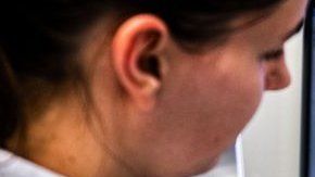 Medicamentos como la hidroxicloroquina y remdesivir han probado tener una actividad contra el virus.