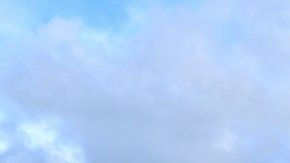 Unas mil estatuas de piedra, conocidas como moáis, se alzan en la Isla de Pascua.