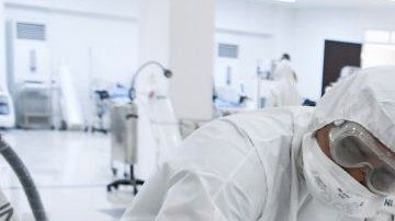 La búsqueda de un tratamiento contra el Covid-19 es una carrera contra el tiempo.