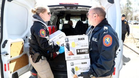 El condado de Nassau, en Nueva York, organizó una campaña de donación de equipos médicos.