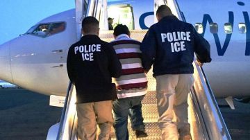 El inmigrante fue deportado pero no alcanzo a bajarse del avión