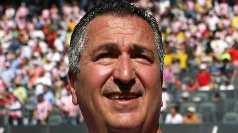Jorge Vergara, polémico propietario de unas Chivas que están al borde del precipicio.