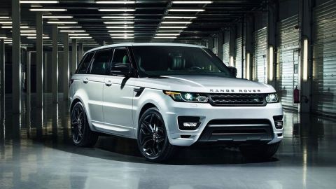 El capitán del aston Villa chocó su Range Rover.