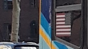 Los buses tienen carriles propios, pero no todos los respetan