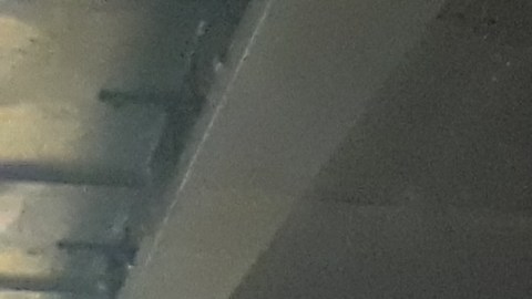 Saltó al túnel con la intención de huir