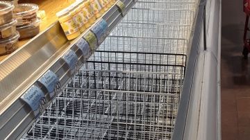 Supermercado casi vacío en Manhattan