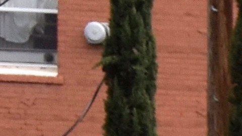 Cherry Morse recogió las comidas de sus hijos y de los otra familia en la escuela Robert F. Kennedy.