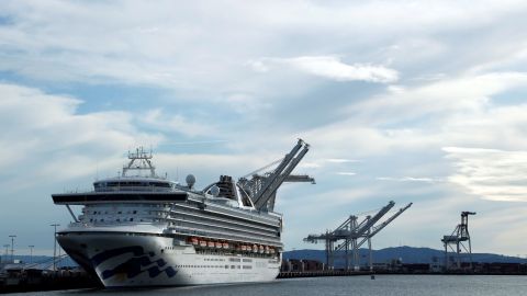 La tripulación hará cuarentena a bordo del buque.