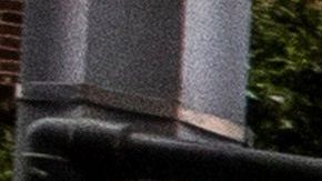 Personas con el rostro protegido y a distancia entre sí en el centro de Los Ángeles.